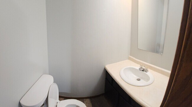 Building Photo - 851 Forest Dr