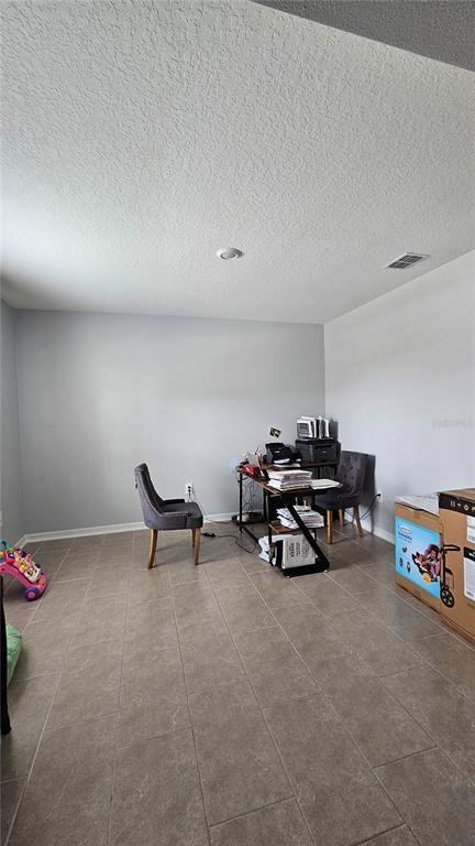 Building Photo - 600 Silver Palm Dr