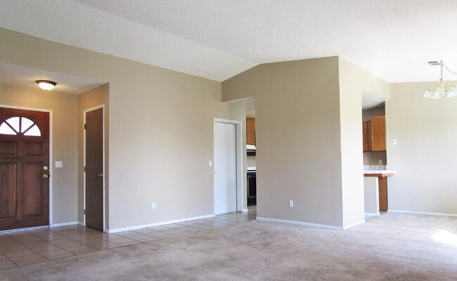 Foto del edificio - 325 Cantebury Dr