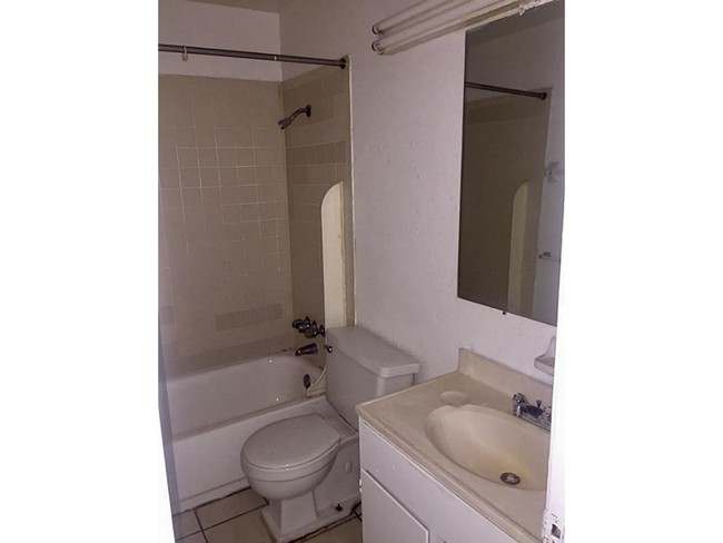Foto del edificio - 9203-9211 Bellaire Blvd