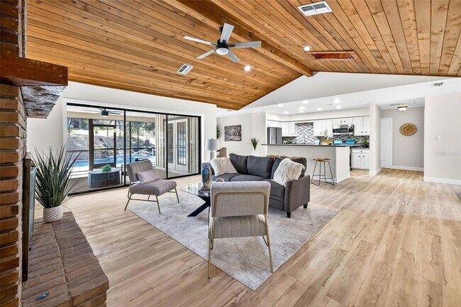 Foto del edificio - 14252 Trinity Rd