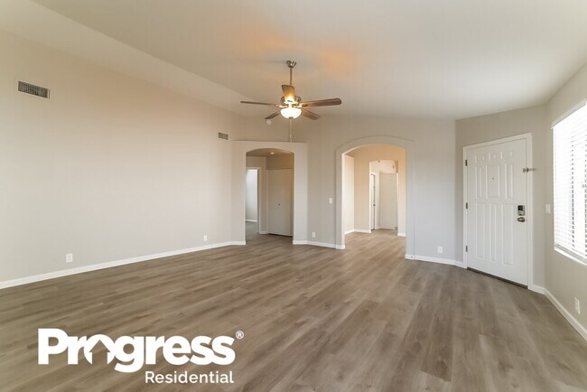 Building Photo - 5915 W Desert Cove Ave