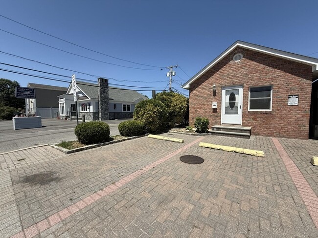 Building Photo - 355 Bayville Ave