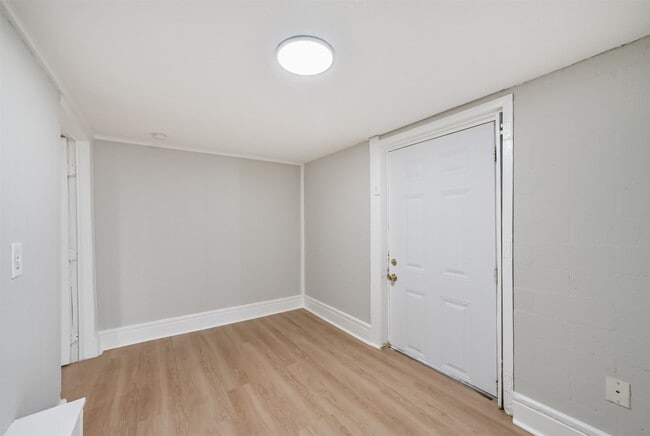 Building Photo - 216 Redan St