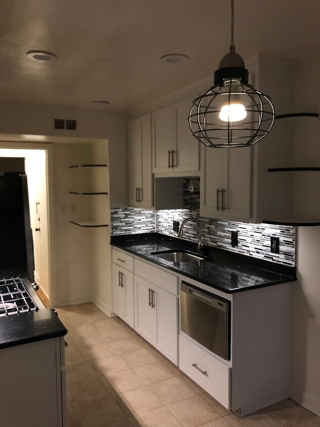 Foto principal - 8635 W Center St