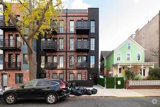 Building Photo - Furnished room/NOT APARTMENT