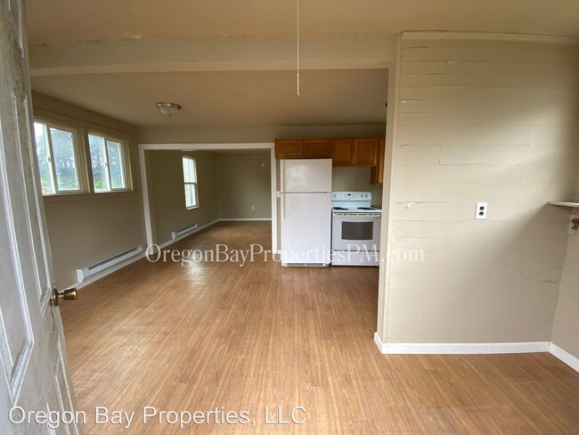 Building Photo - 1 br, 1 bath House - 684 1/2 S. 10th St