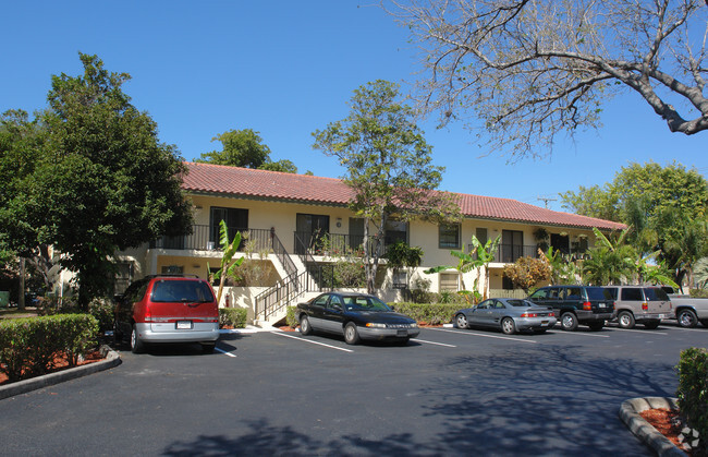 Building Photo - The Oakwood Apartments