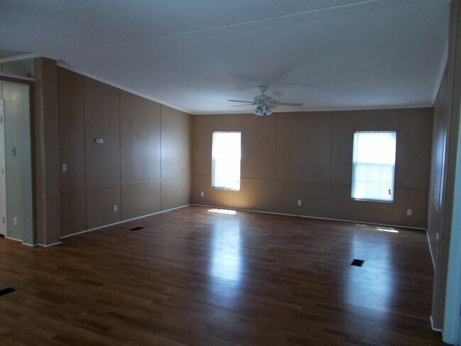 Foto del edificio - 22696 Lakeway Hbr