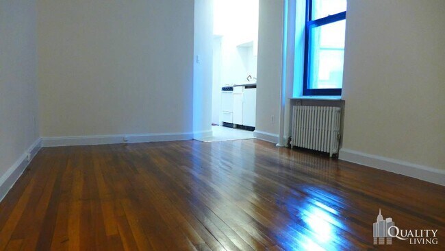 Building Photo - 353 W 44th St