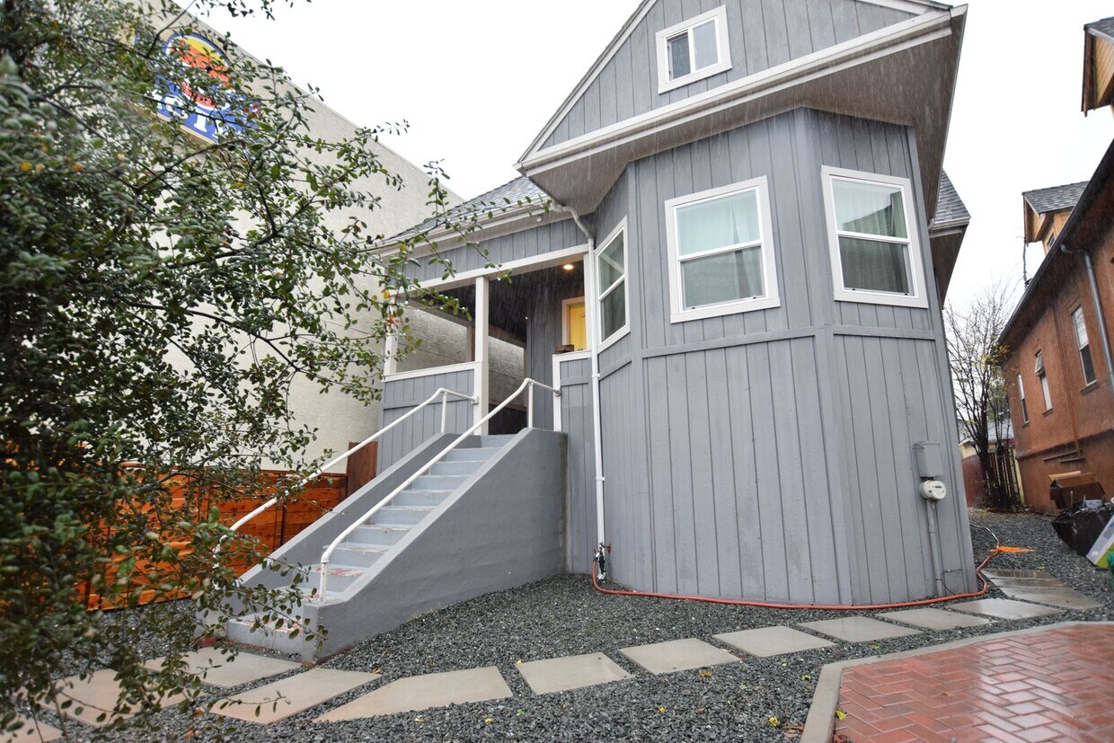 Foto principal - Stylish Oakland Retreat – 3BR, 2BA + Huge ...