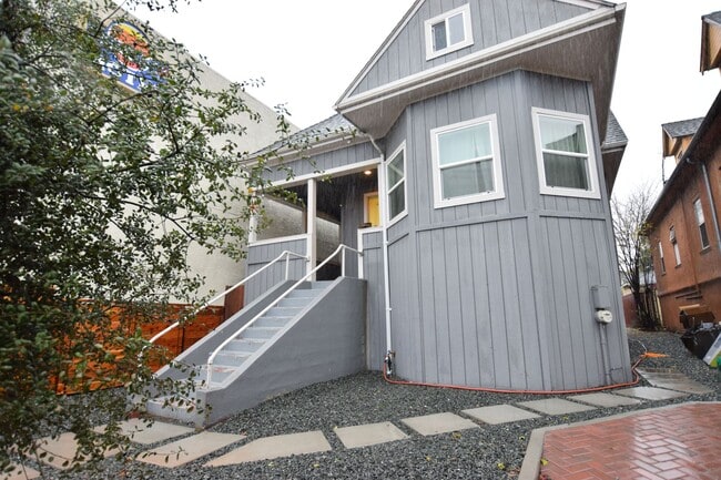 Stylish Oakland Retreat – 3BR, 2BA + Huge ... - Stylish Oakland Retreat – 3BR, 2BA + Huge ... House