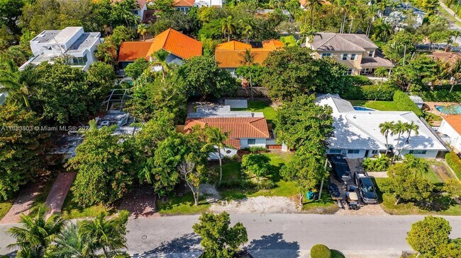 Foto del edificio - 738 Fernwood Rd