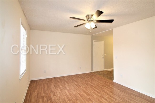 Foto del edificio - 301 Black Oak Rd