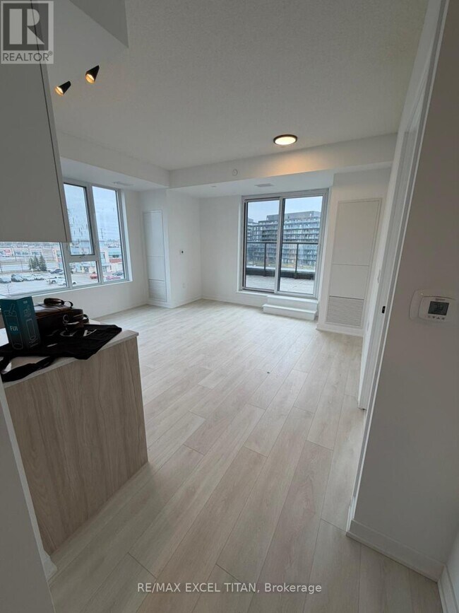 Photo du bâtiment - 4878 Powers Cmn