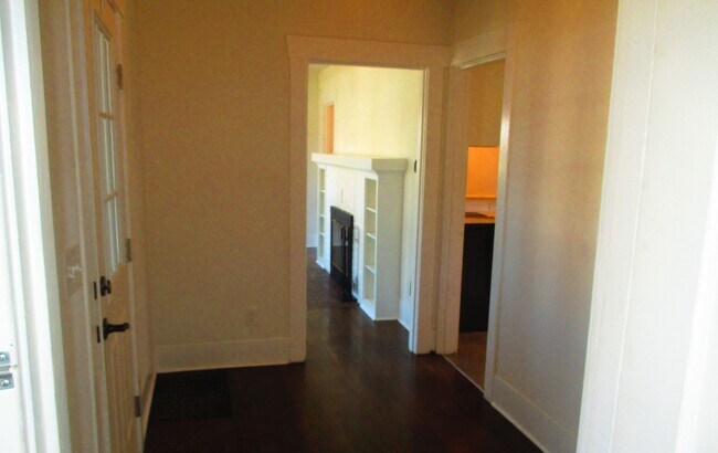 Building Photo - Khara, J - 1208 #B
