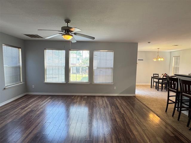 Foto principal - 6909 Planters Row Dr
