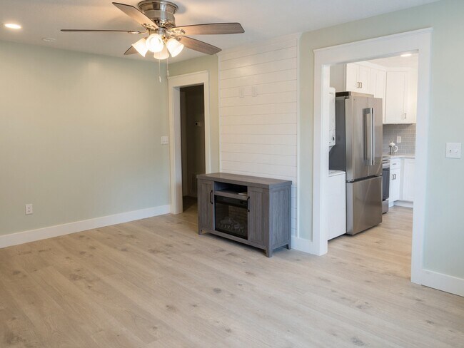 Foto del edificio - 1123 White Oak Dr