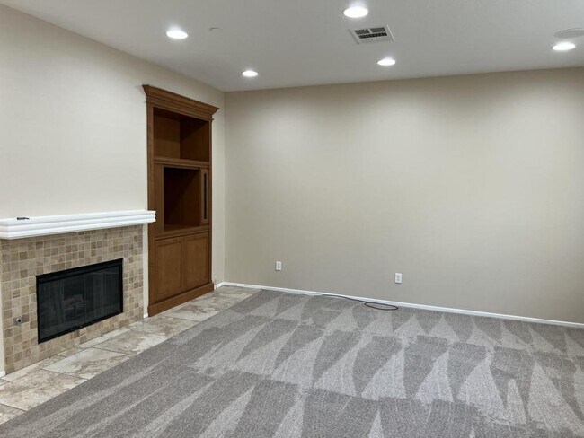 Building Photo - 35992 Lindstrand Ave