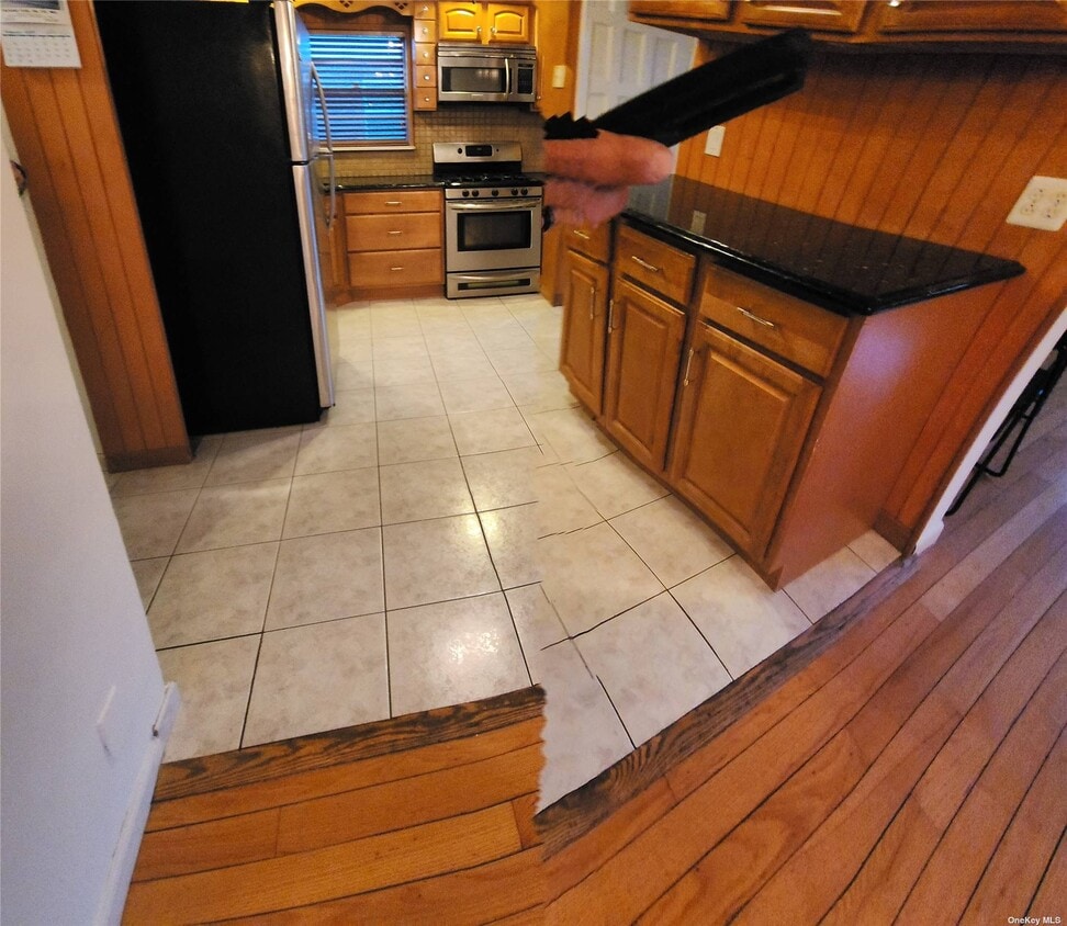 8 7th St Unit 1st fl, Valley Stream, NY 11581 Room for Rent in Valley