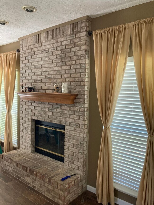 Building Photo - STUDENT - Room for rent