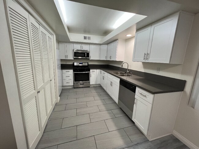 Foto del edificio - 1600 S Bentley Ave