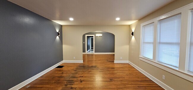 Foto del edificio - 5229 E Market St