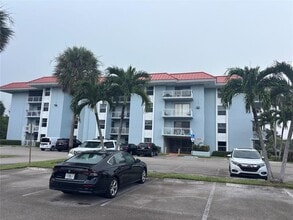 Building Photo - 505 S Pine Island Rd