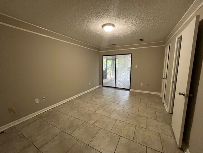 Foto del edificio - Renovated 3 Bedroom 2 Bath Home for Rent w...