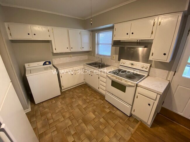 Foto del edificio - Swan Lake home available