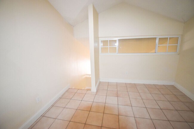 Building Photo - 11520 NW 89th Ave