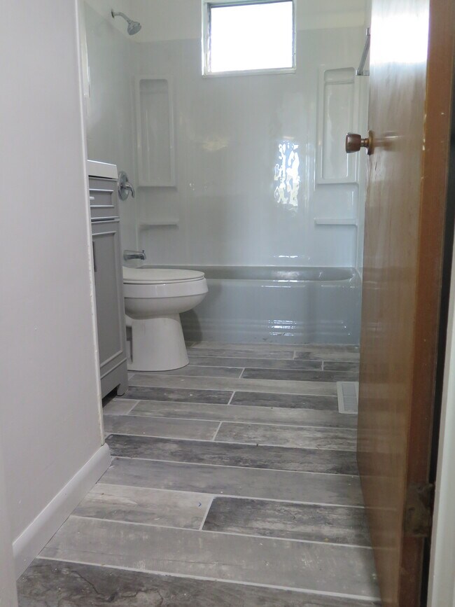 Foto del edificio - 2319 Cherry Hills Dr