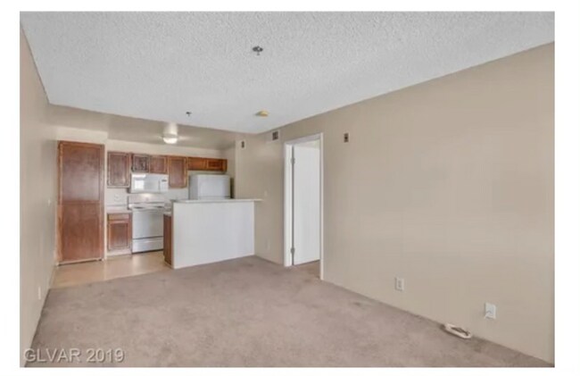 Foto del edificio - 1361 E University Ave.