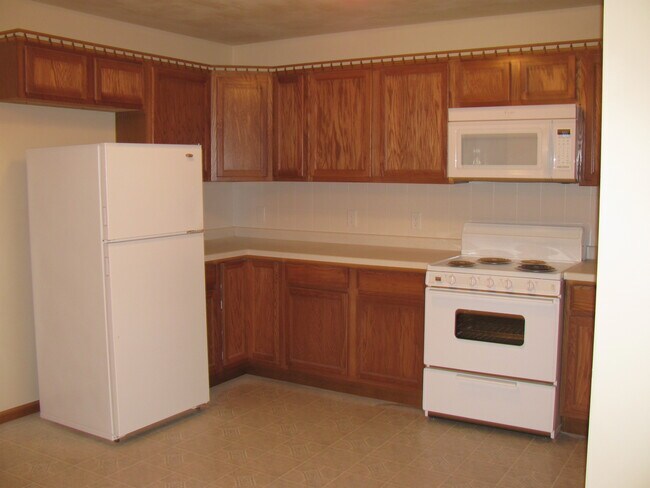 Kitchen (lower) - 2423 Parkfield Drive