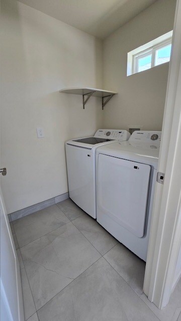 Foto del edificio - 10929 Hayvenhurst Ave