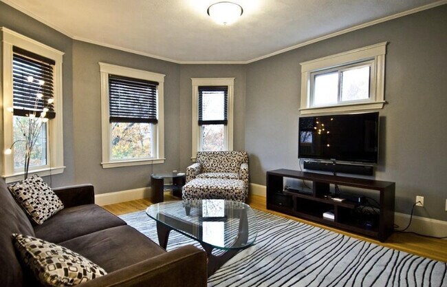 Foto del edificio - 39 Downer Ave