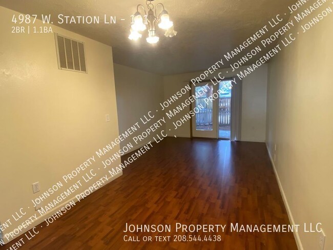 Building Photo - Upgraded 2BR Apartment with Central A/C an...