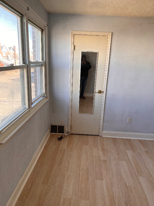 Foto del edificio - 7004 Clover Ln