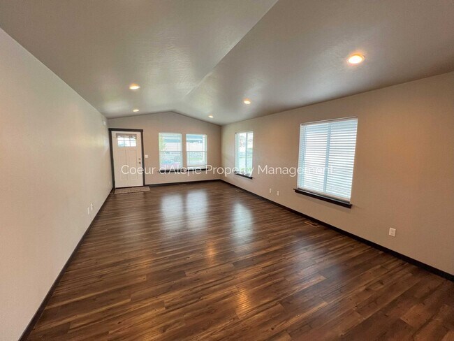 Foto del edificio - 3 bed house in Crown Pointe subdivision!