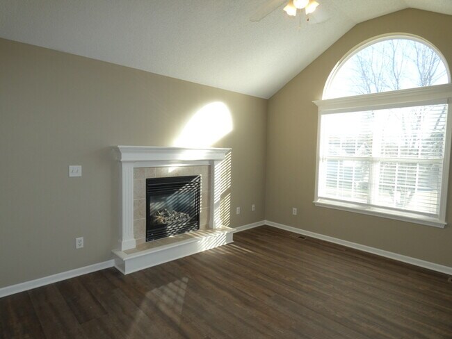 Building Photo - Beautiful Updated In Liberty School District!