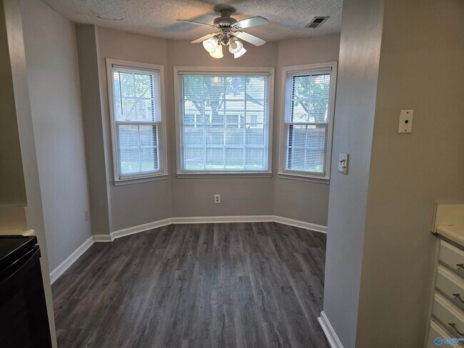Foto del edificio - 114 Teal Park Ln