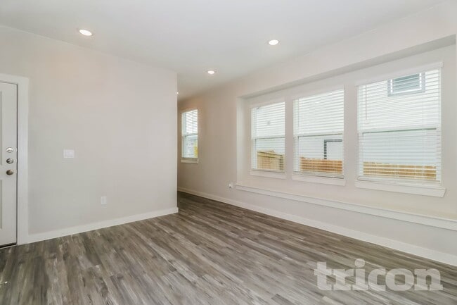 Building Photo - 620 Raglands Rd