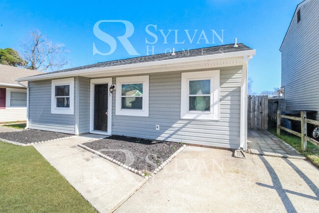 Building Photo - Cute, cozy and comfortable