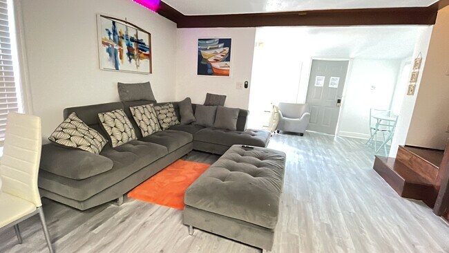 Sala de estar - 13100 Boca Ciega Ave