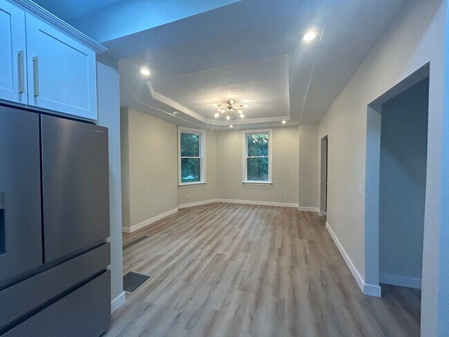 Foto del edificio - 4667 Hamilton Ave