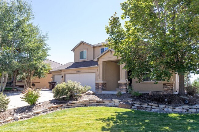 Foto del edificio - Beautiful 2 Story Home in District 20!
