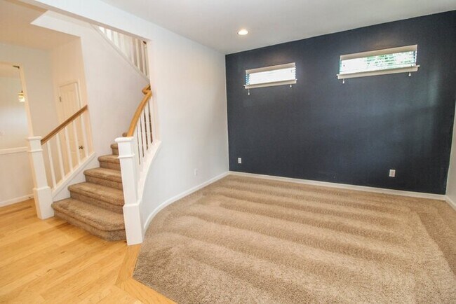 Foto del edificio - Excellent Snohomish Location. 5bed 3bath 2 Car Garage Sitting on a non through street with very l...