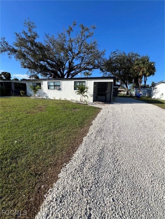 Foto del edificio - 712 Camellia Dr