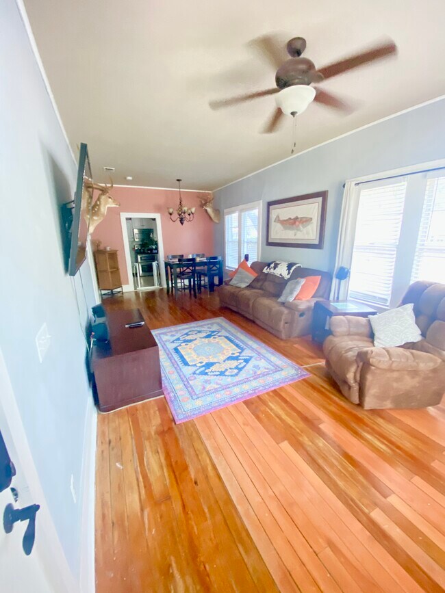 404 E Jones St, Beeville, TX 78102 House Rental in Beeville, TX