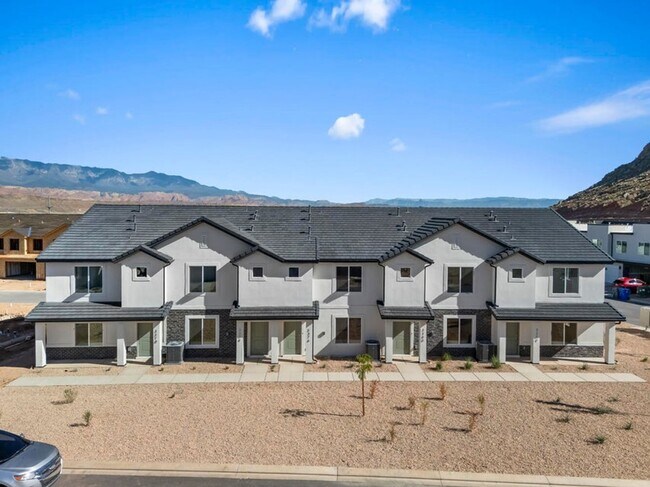 Foto del edificio - MOVE IN READY! 3 Bedroom townhome in long valley!